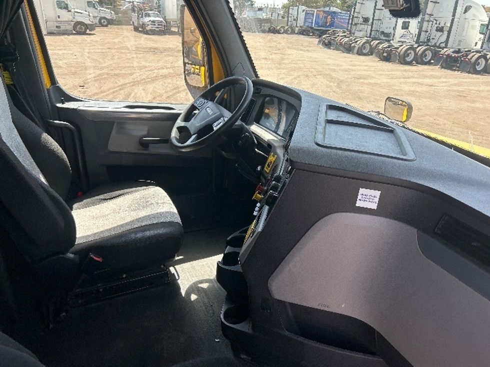 Sleeper Tractor-Heavy Duty Tractors-Freightliner-2020-T12664ST-Fontana-CA-742,052\n\t\tmiles-$ 42,500 - Image 15