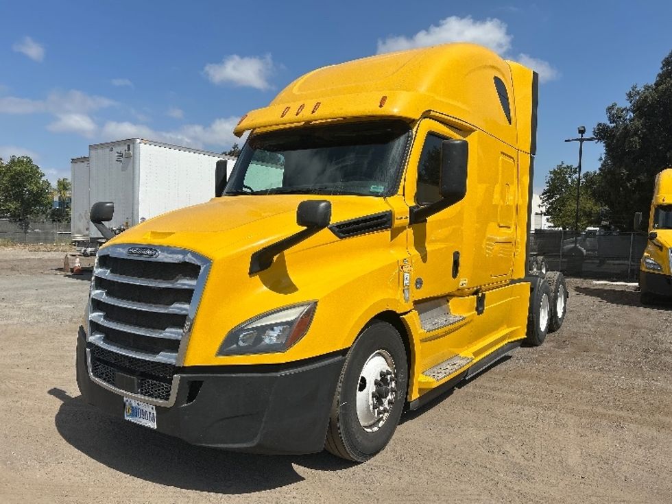 Sleeper Tractor-Heavy Duty Tractors-Freightliner-2020-T12664ST-Fontana-CA-742,052\n\t\tmiles-$ 42,500 - Image 3