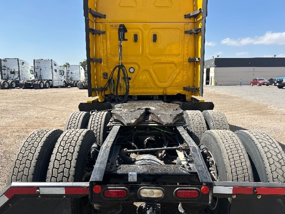 Sleeper Tractor-Heavy Duty Tractors-Freightliner-2020-T12664ST-Fontana-CA-742,052\n\t\tmiles-$ 42,500 - Image 6