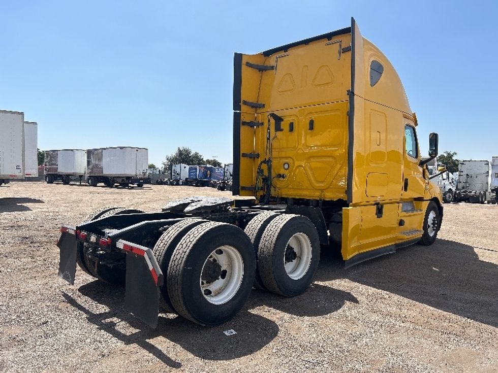 Sleeper Tractor-Heavy Duty Tractors-Freightliner-2020-T12664ST-Fontana-CA-742,052\n\t\tmiles-$ 42,500 - Image 7