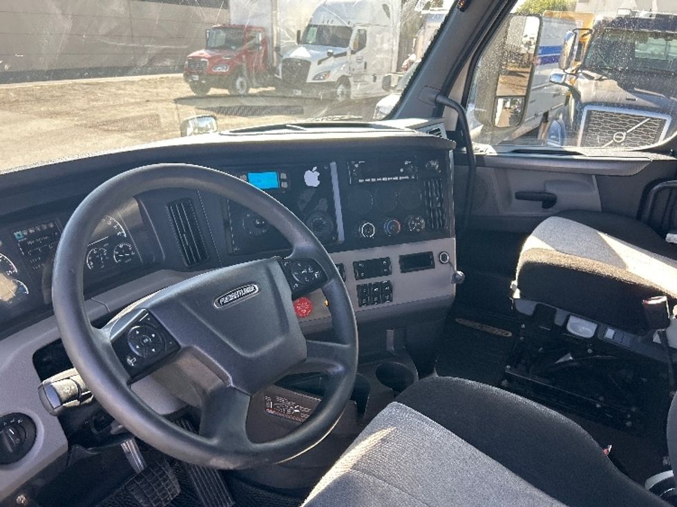 Sleeper Tractor-Heavy Duty Tractors-Freightliner-2020-T12664ST-Fontana-CA-744,687\n\t\tmiles-$ 52,500 - Image 10