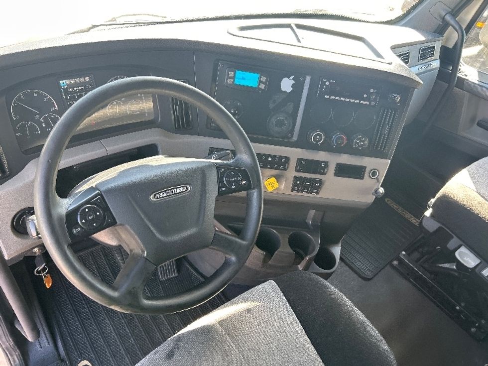 Sleeper Tractor-Heavy Duty Tractors-Freightliner-2020-T12664ST-Fontana-CA-744,687\n\t\tmiles-$ 52,500 - Image 11