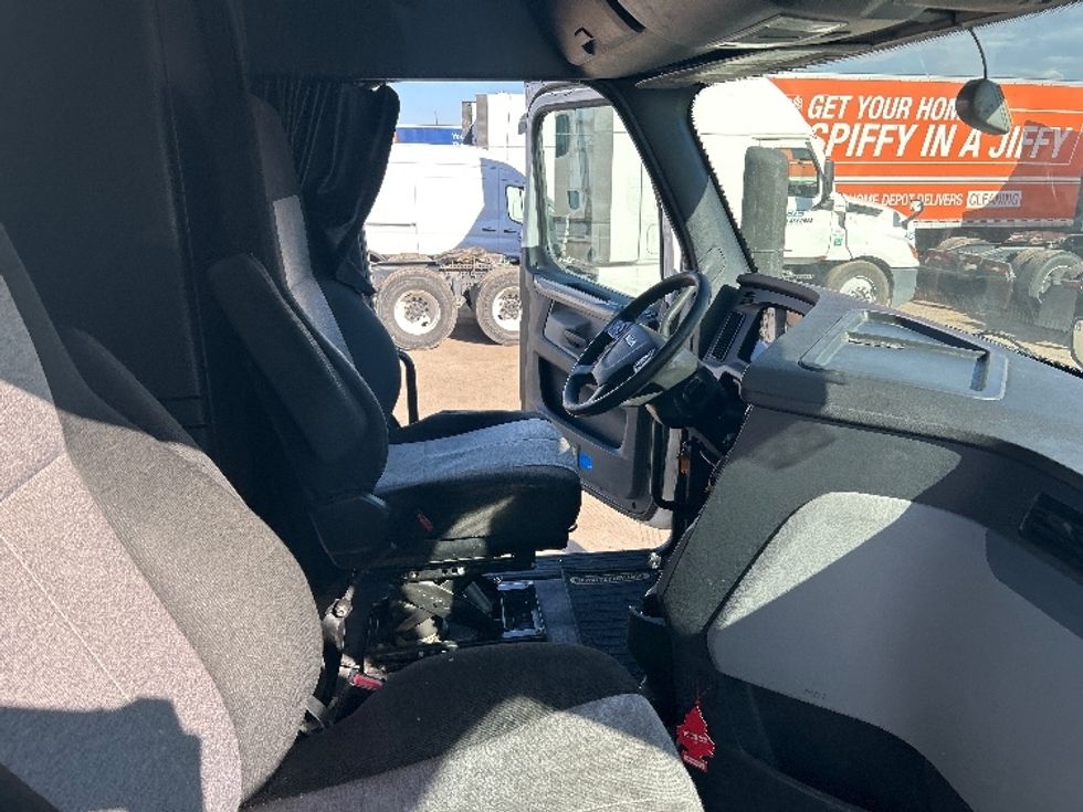 Sleeper Tractor-Heavy Duty Tractors-Freightliner-2020-T12664ST-Fontana-CA-744,687\n\t\tmiles-$ 52,500 - Image 15