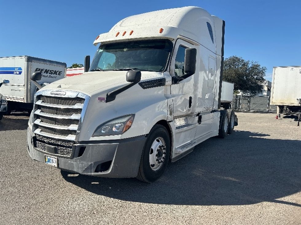 Sleeper Tractor-Heavy Duty Tractors-Freightliner-2020-T12664ST-Fontana-CA-744,687\n\t\tmiles-$ 52,500 - Image 3