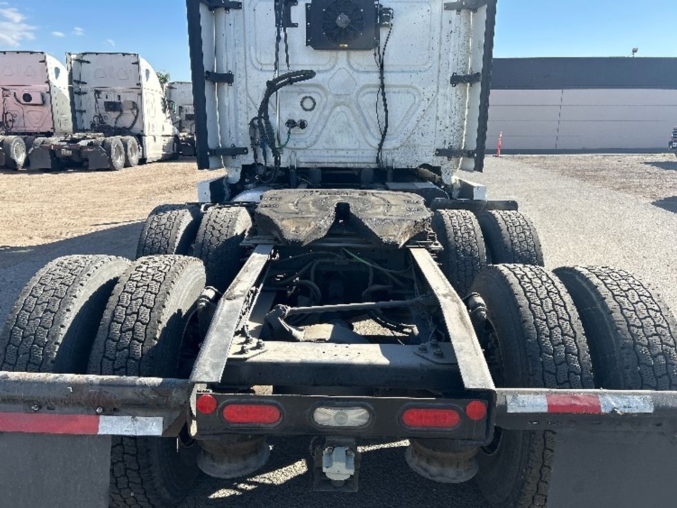 Sleeper Tractor-Heavy Duty Tractors-Freightliner-2020-T12664ST-Fontana-CA-744,687\n\t\tmiles-$ 52,500 - Image 6