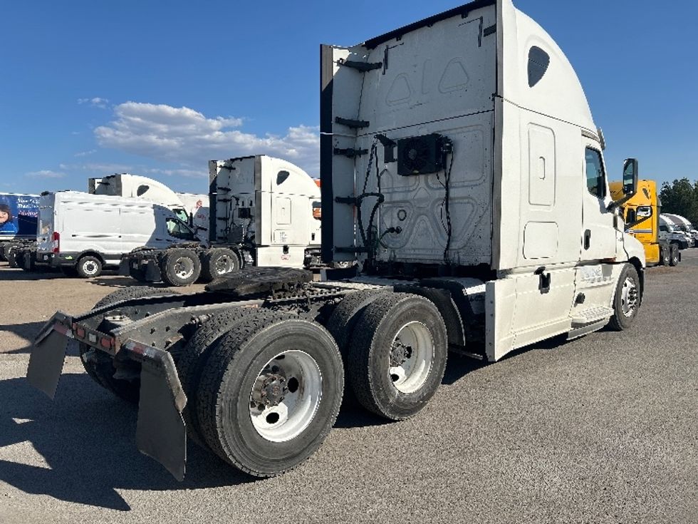 Sleeper Tractor-Heavy Duty Tractors-Freightliner-2020-T12664ST-Fontana-CA-744,687\n\t\tmiles-$ 52,500 - Image 7
