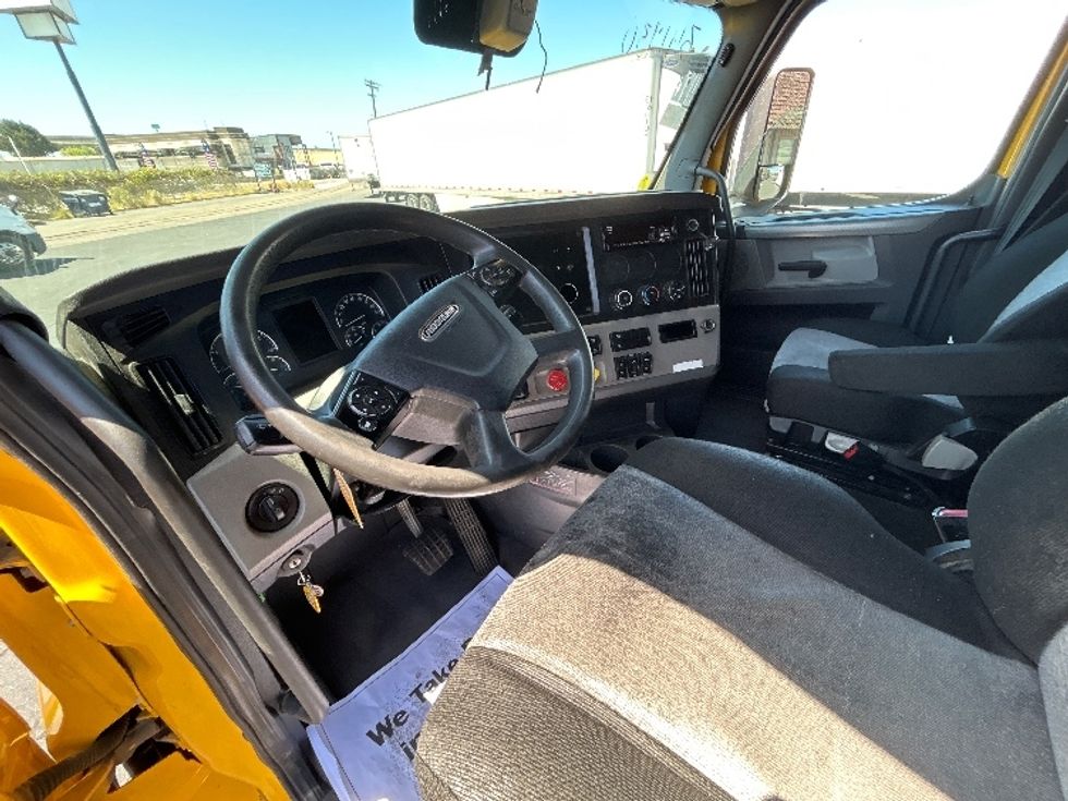 Sleeper Tractor-Heavy Duty Tractors-Freightliner-2020-T12664ST-Fontana-CA-746,131\n\t\tmiles-$ 42,500 - Image 10