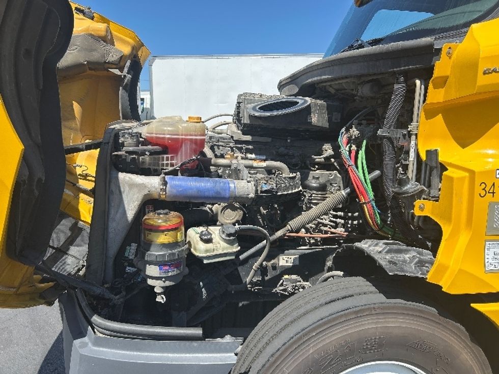 Sleeper Tractor-Heavy Duty Tractors-Freightliner-2020-T12664ST-Fontana-CA-746,131\n\t\tmiles-$ 42,500 - Image 21