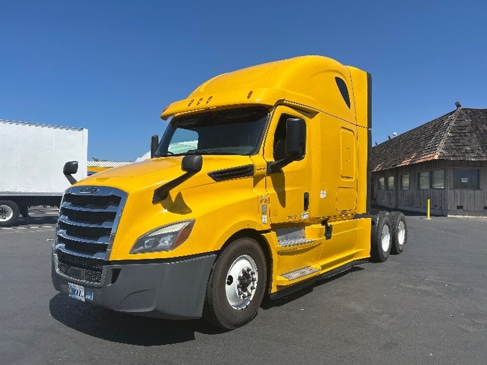 Sleeper Tractor-Heavy Duty Tractors-Freightliner-2020-T12664ST-Fontana-CA-746,131\n\t\tmiles-$ 42,500 - Image 3