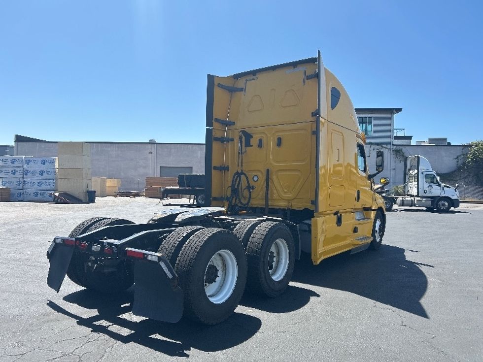 Sleeper Tractor-Heavy Duty Tractors-Freightliner-2020-T12664ST-Fontana-CA-746,131\n\t\tmiles-$ 42,500 - Image 7