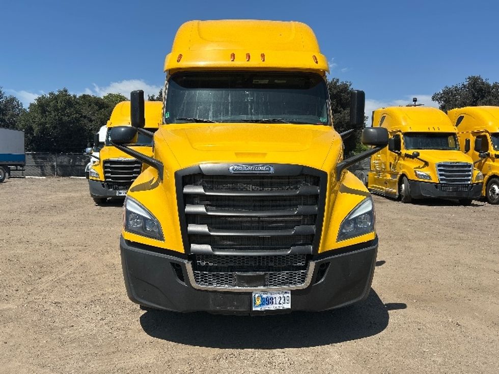 Sleeper Tractor-Heavy Duty Tractors-Freightliner-2020-T12664ST-Fontana-CA-758,704\n\t\tmiles-$ 41,500 - Image 2