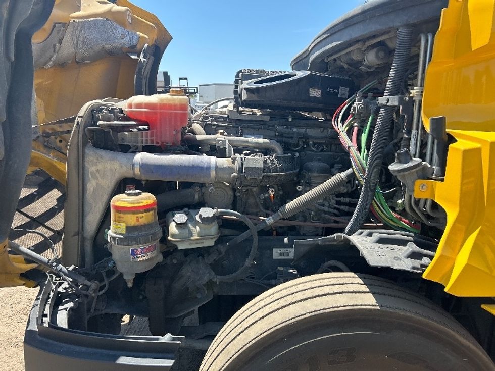 Sleeper Tractor-Heavy Duty Tractors-Freightliner-2020-T12664ST-Fontana-CA-758,704\n\t\tmiles-$ 41,500 - Image 21