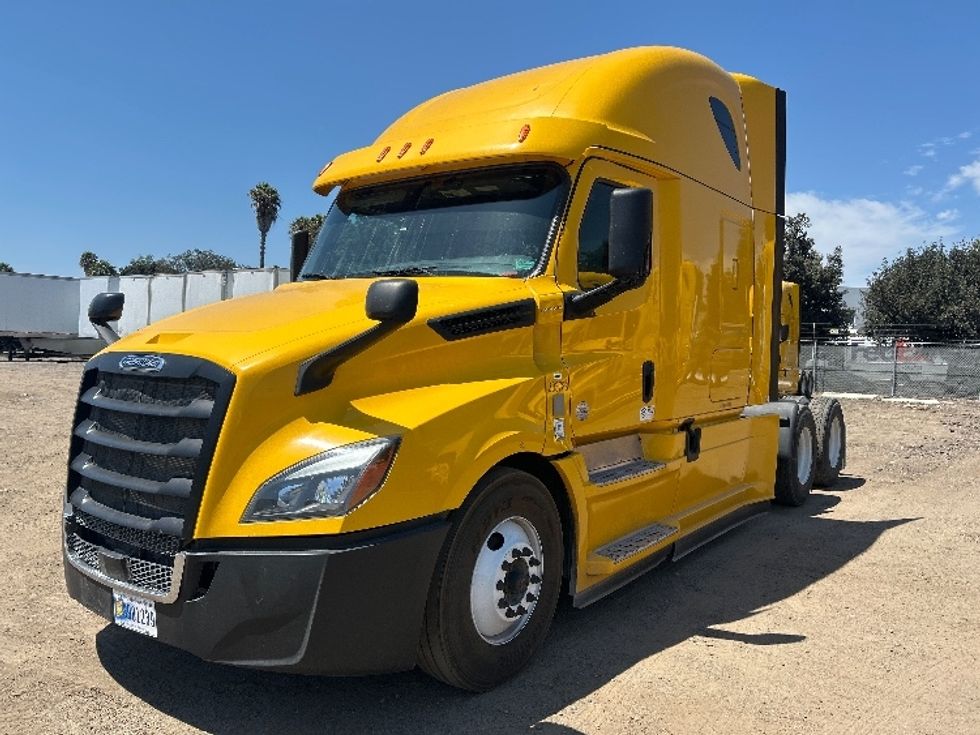 Sleeper Tractor-Heavy Duty Tractors-Freightliner-2020-T12664ST-Fontana-CA-758,704\n\t\tmiles-$ 41,500 - Image 3