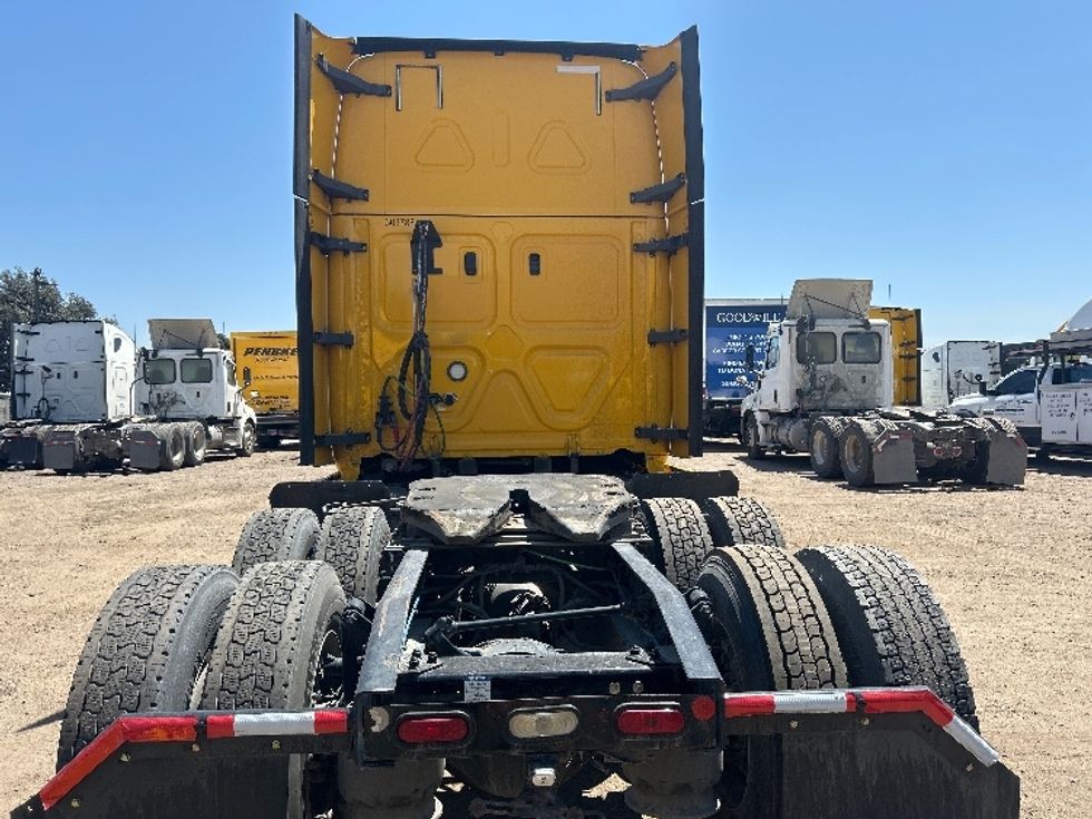 Sleeper Tractor-Heavy Duty Tractors-Freightliner-2020-T12664ST-Fontana-CA-758,704\n\t\tmiles-$ 41,500 - Image 6