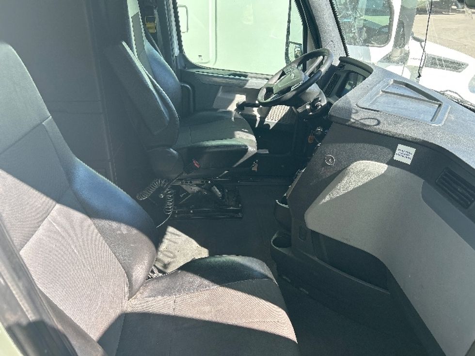 Sleeper Tractor-Heavy Duty Tractors-Freightliner-2020-T12664ST-Fontana-CA-758,851\n\t\tmiles-$ 39,500 - Image 14