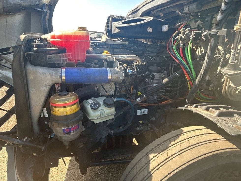 Sleeper Tractor-Heavy Duty Tractors-Freightliner-2020-T12664ST-Fontana-CA-758,851\n\t\tmiles-$ 39,500 - Image 19