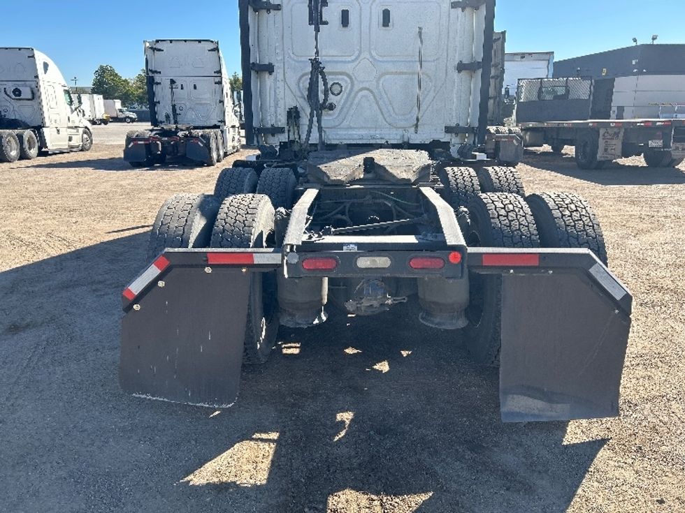 Sleeper Tractor-Heavy Duty Tractors-Freightliner-2020-T12664ST-Fontana-CA-758,851\n\t\tmiles-$ 39,500 - Image 6
