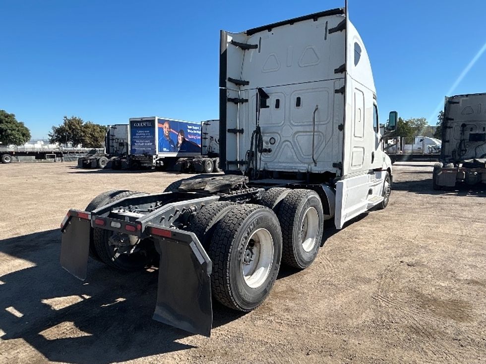 Sleeper Tractor-Heavy Duty Tractors-Freightliner-2020-T12664ST-Fontana-CA-758,851\n\t\tmiles-$ 39,500 - Image 7