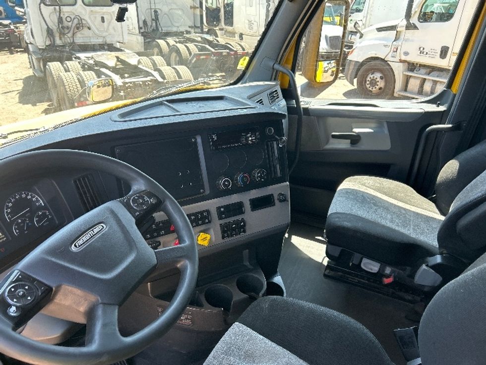 Sleeper Tractor-Heavy Duty Tractors-Freightliner-2020-T12664ST-Fontana-CA-769,485\n\t\tmiles-$ 40,750 - Image 10
