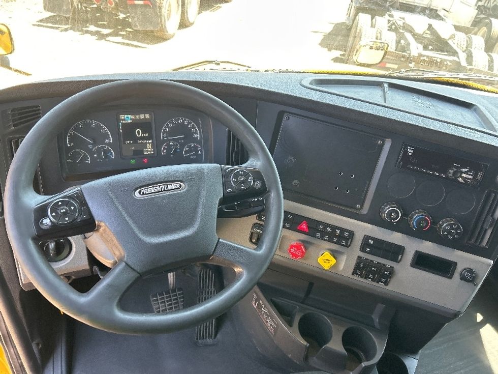 Sleeper Tractor-Heavy Duty Tractors-Freightliner-2020-T12664ST-Fontana-CA-769,485\n\t\tmiles-$ 40,750 - Image 11