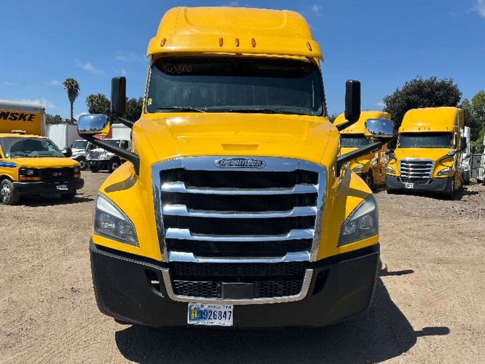 Sleeper Tractor-Heavy Duty Tractors-Freightliner-2020-T12664ST-Fontana-CA-769,485\n\t\tmiles-$ 40,750 - Image 2