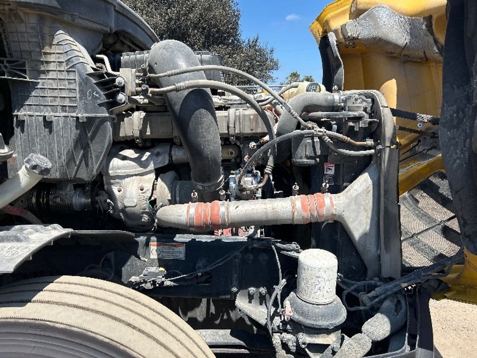 Sleeper Tractor-Heavy Duty Tractors-Freightliner-2020-T12664ST-Fontana-CA-769,485\n\t\tmiles-$ 40,750 - Image 20
