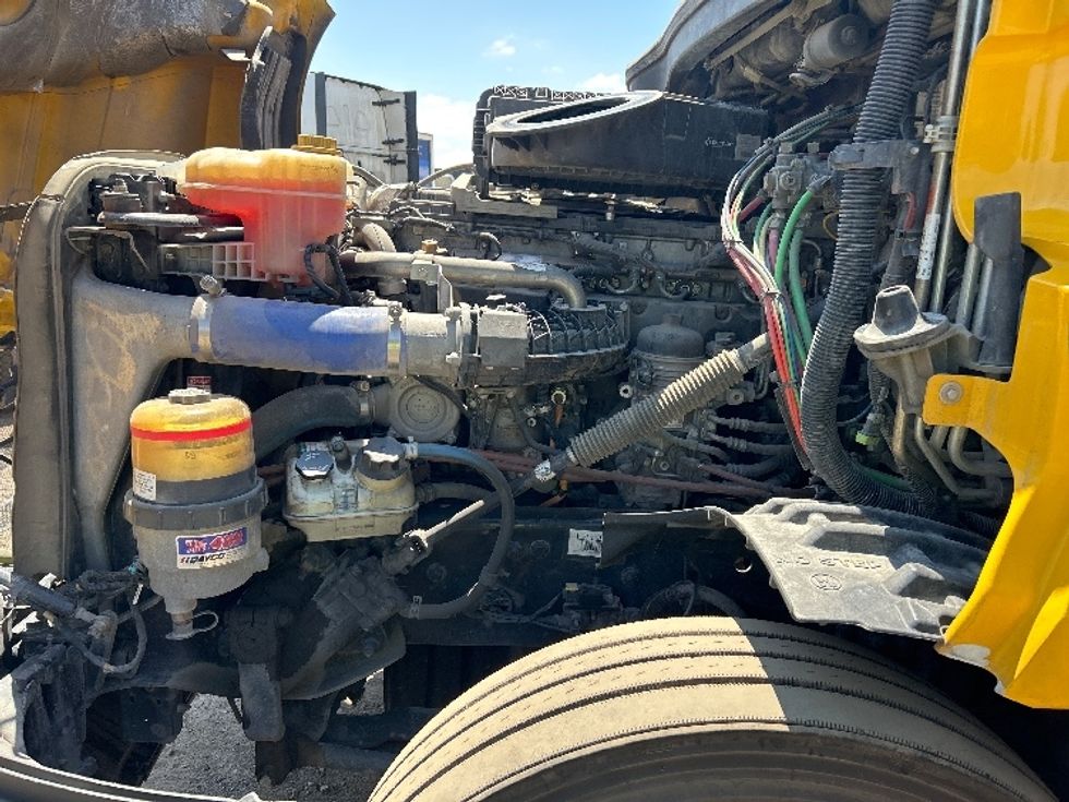 Sleeper Tractor-Heavy Duty Tractors-Freightliner-2020-T12664ST-Fontana-CA-769,485\n\t\tmiles-$ 40,750 - Image 21