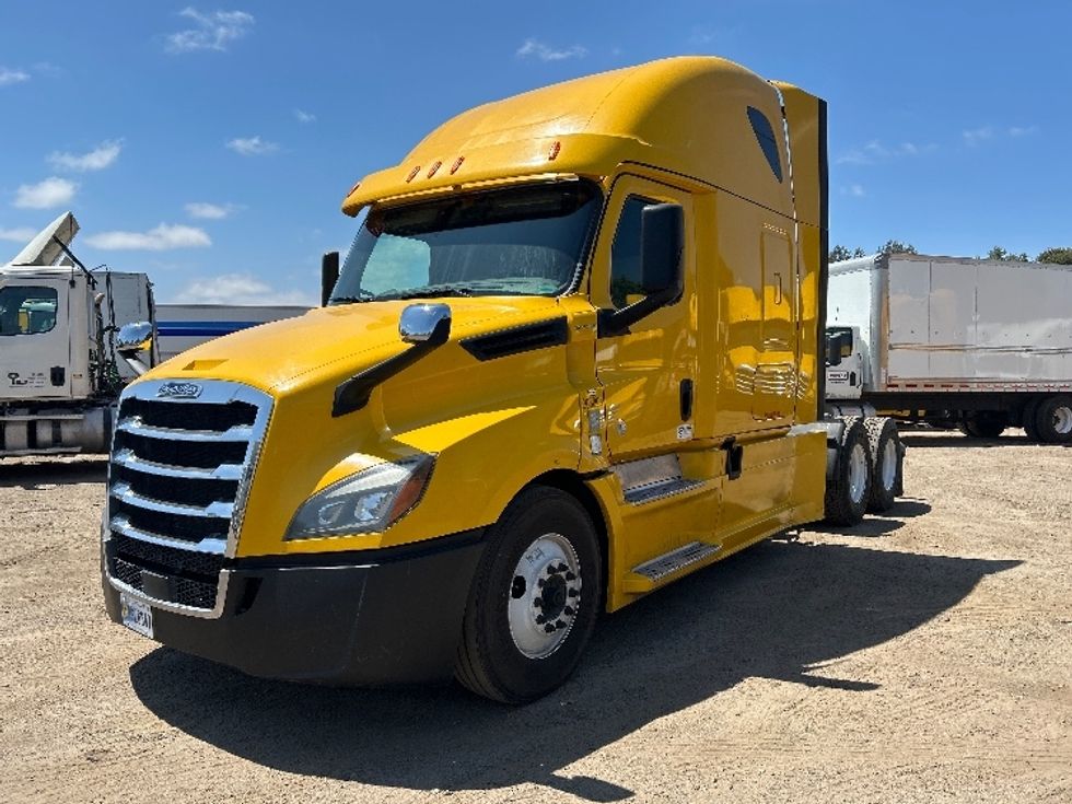 Sleeper Tractor-Heavy Duty Tractors-Freightliner-2020-T12664ST-Fontana-CA-769,485\n\t\tmiles-$ 40,750 - Image 3