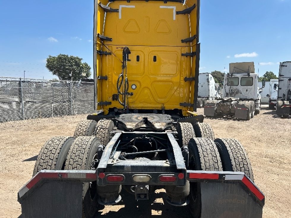 Sleeper Tractor-Heavy Duty Tractors-Freightliner-2020-T12664ST-Fontana-CA-769,485\n\t\tmiles-$ 40,750 - Image 6