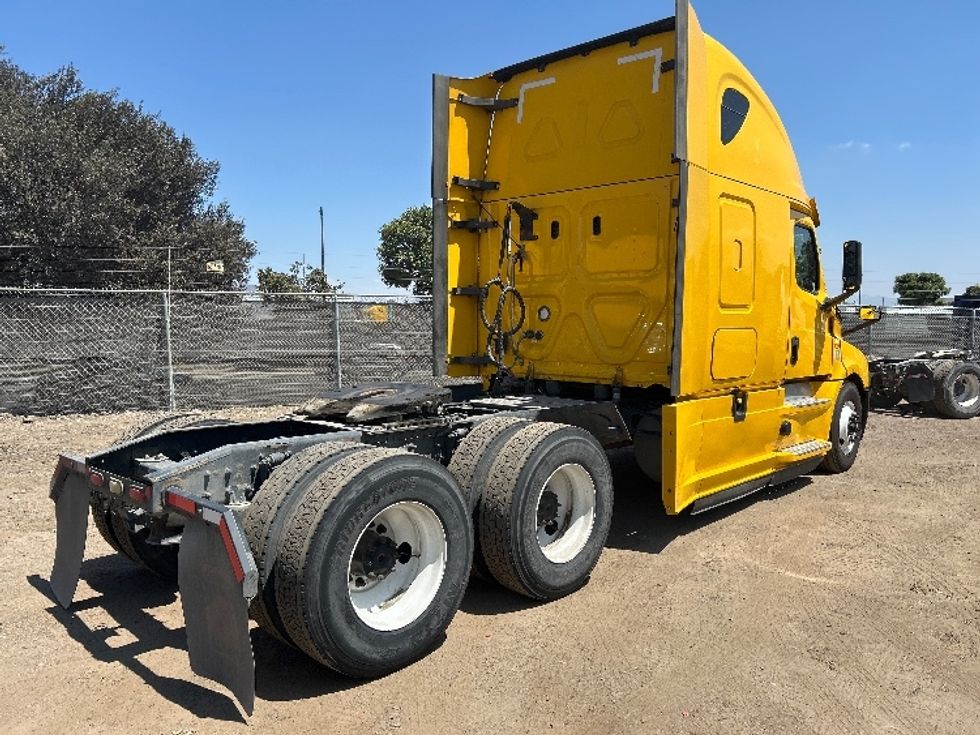 Sleeper Tractor-Heavy Duty Tractors-Freightliner-2020-T12664ST-Fontana-CA-769,485\n\t\tmiles-$ 40,750 - Image 7