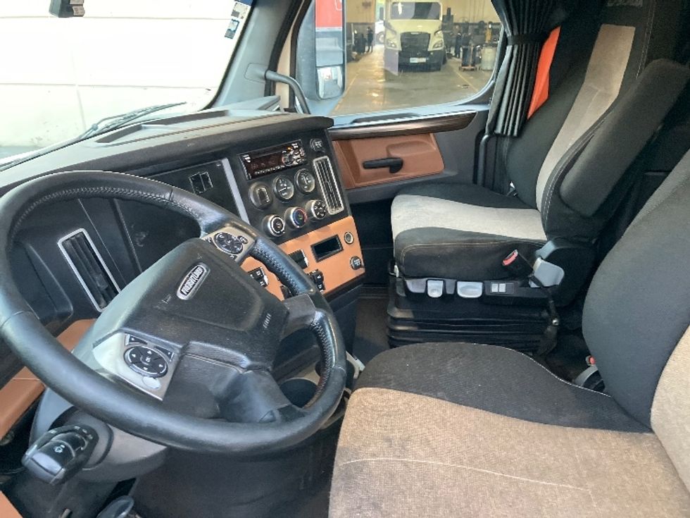 Sleeper Tractor-Heavy Duty Tractors-Freightliner-2020-T12664ST-Fontana-CA-775,560\n\t\tmiles-$ 46,000 - Image 10