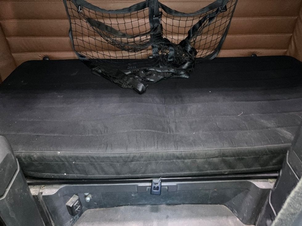 Sleeper Tractor-Heavy Duty Tractors-Freightliner-2020-T12664ST-Fontana-CA-775,560\n\t\tmiles-$ 46,000 - Image 16