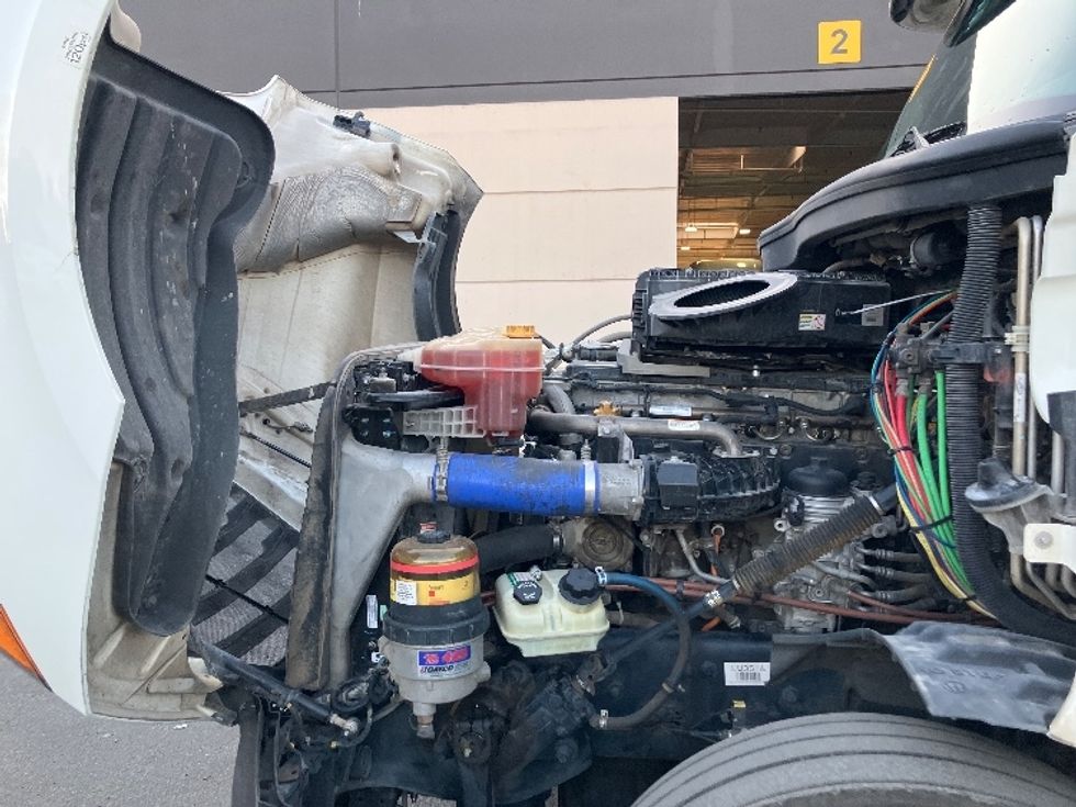 Sleeper Tractor-Heavy Duty Tractors-Freightliner-2020-T12664ST-Fontana-CA-775,560\n\t\tmiles-$ 46,000 - Image 20