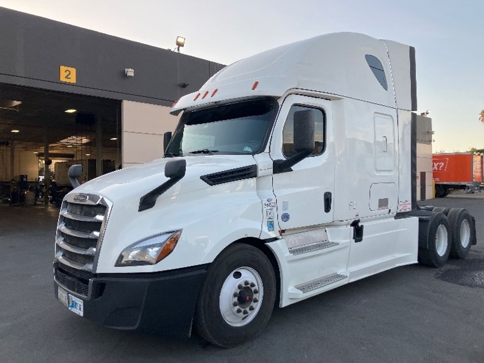 Sleeper Tractor-Heavy Duty Tractors-Freightliner-2020-T12664ST-Fontana-CA-775,560\n\t\tmiles-$ 46,000 - Image 3