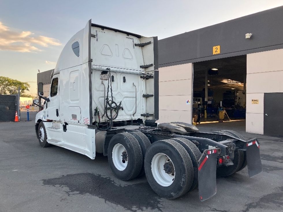 Sleeper Tractor-Heavy Duty Tractors-Freightliner-2020-T12664ST-Fontana-CA-775,560\n\t\tmiles-$ 46,000 - Image 5