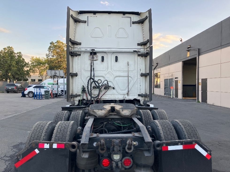 Sleeper Tractor-Heavy Duty Tractors-Freightliner-2020-T12664ST-Fontana-CA-775,560\n\t\tmiles-$ 46,000 - Image 6