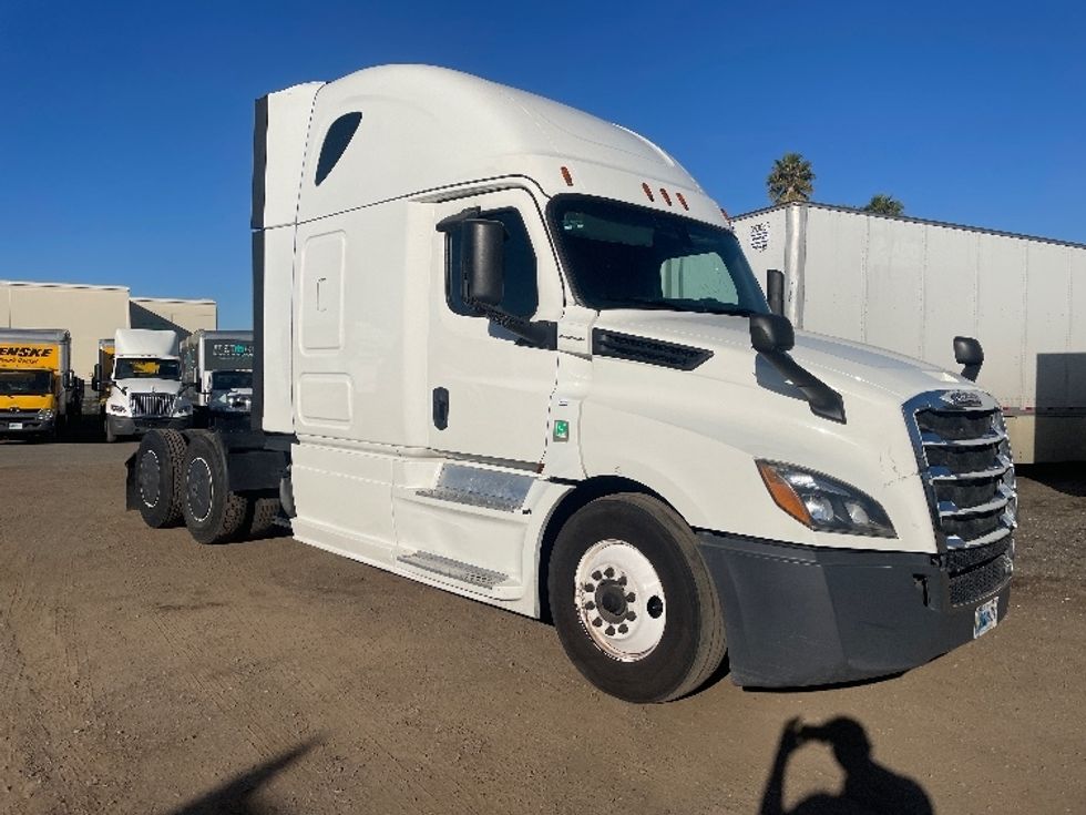 Your Next Used 2020 Freightliner T12664ST, 351344, Is For Sale And