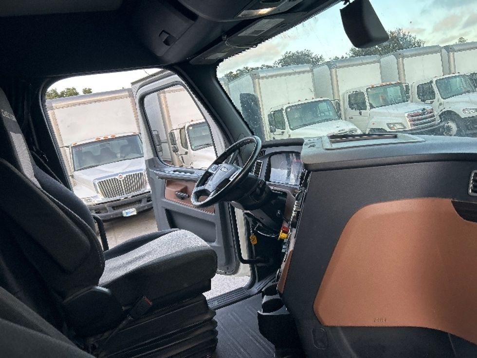 Sleeper Tractor-Heavy Duty Tractors-Freightliner-2020-T12664ST-Fontana-CA-799,375\n\t\tmiles-$ 44,000 - Image 15