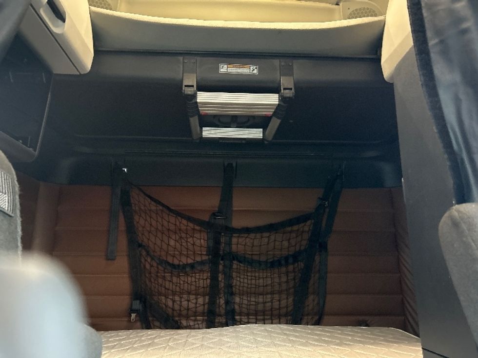 Sleeper Tractor-Heavy Duty Tractors-Freightliner-2020-T12664ST-Fontana-CA-799,375\n\t\tmiles-$ 44,000 - Image 16