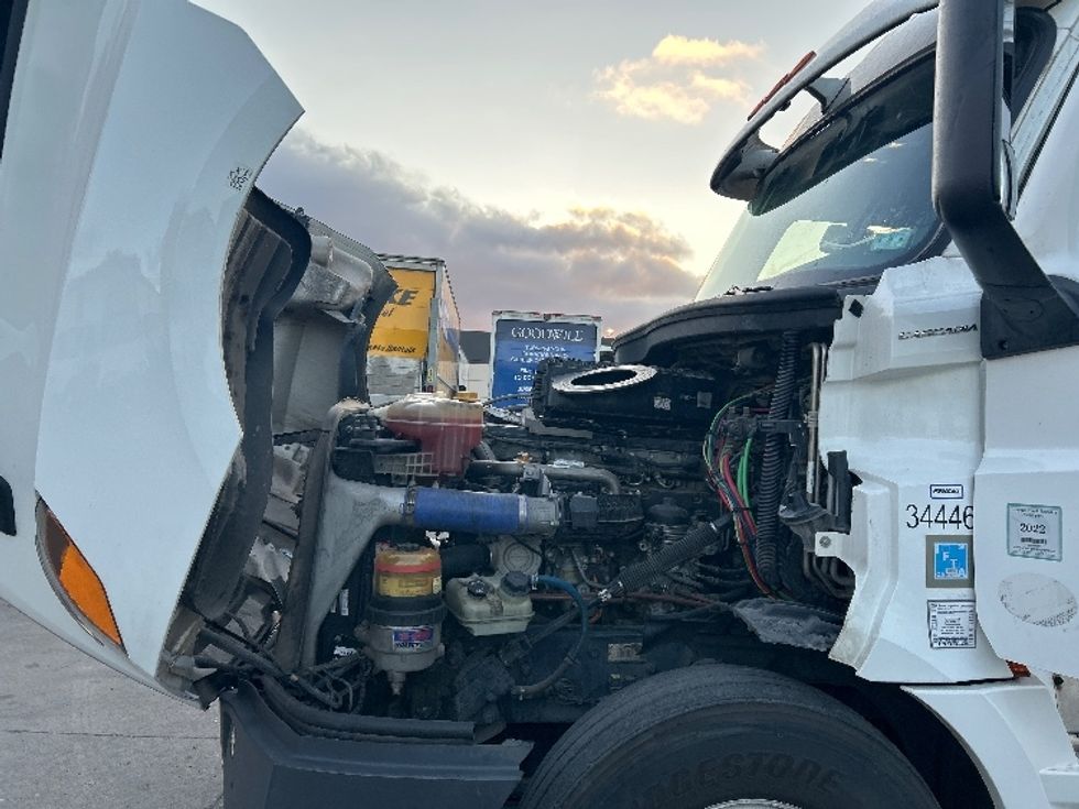 Sleeper Tractor-Heavy Duty Tractors-Freightliner-2020-T12664ST-Fontana-CA-799,375\n\t\tmiles-$ 44,000 - Image 21