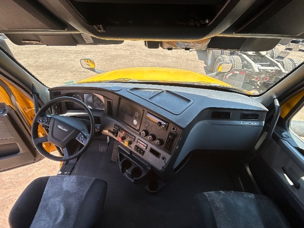 Sleeper Tractor-Heavy Duty Tractors-Freightliner-2020-T12664ST-Fontana-CA-812,087\n\t\tmiles-$ 37,250 - Image 12