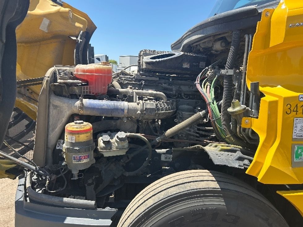 Sleeper Tractor-Heavy Duty Tractors-Freightliner-2020-T12664ST-Fontana-CA-812,087\n\t\tmiles-$ 37,250 - Image 21