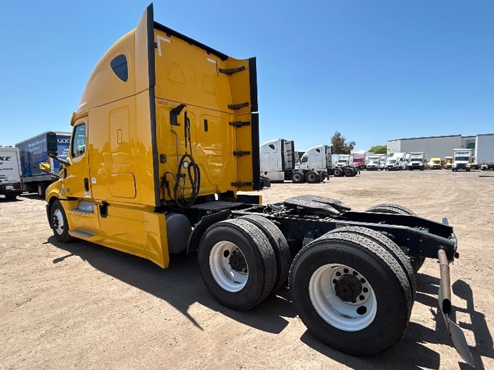 Sleeper Tractor-Heavy Duty Tractors-Freightliner-2020-T12664ST-Fontana-CA-812,087\n\t\tmiles-$ 37,250 - Image 5