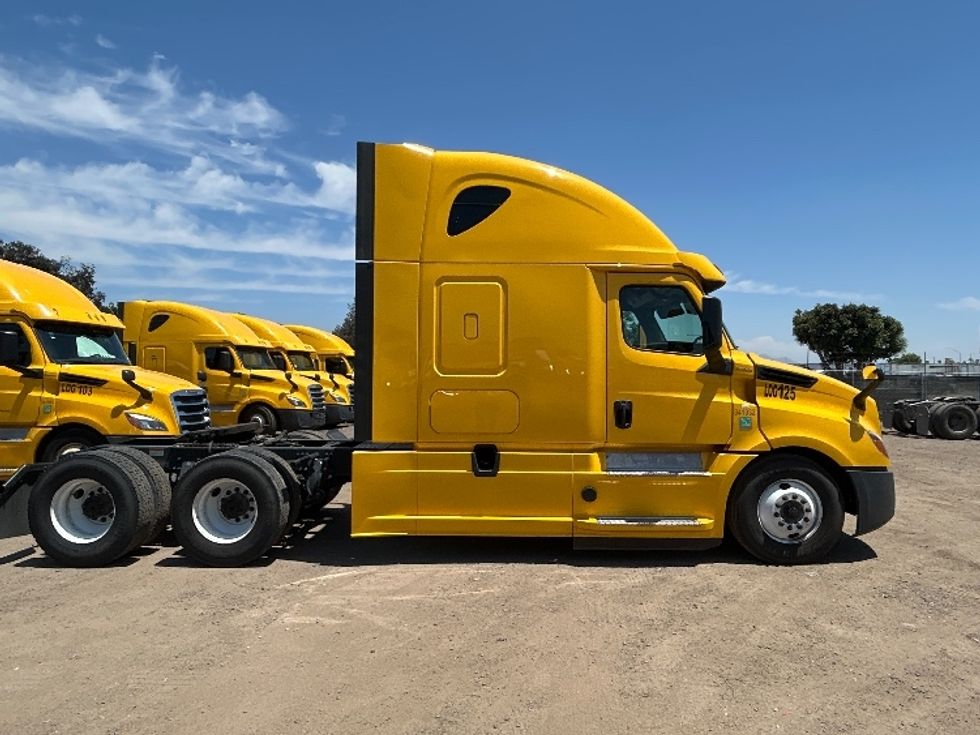 Sleeper Tractor-Heavy Duty Tractors-Freightliner-2020-T12664ST-Fontana-CA-812,087\n\t\tmiles-$ 37,250 - Image 8