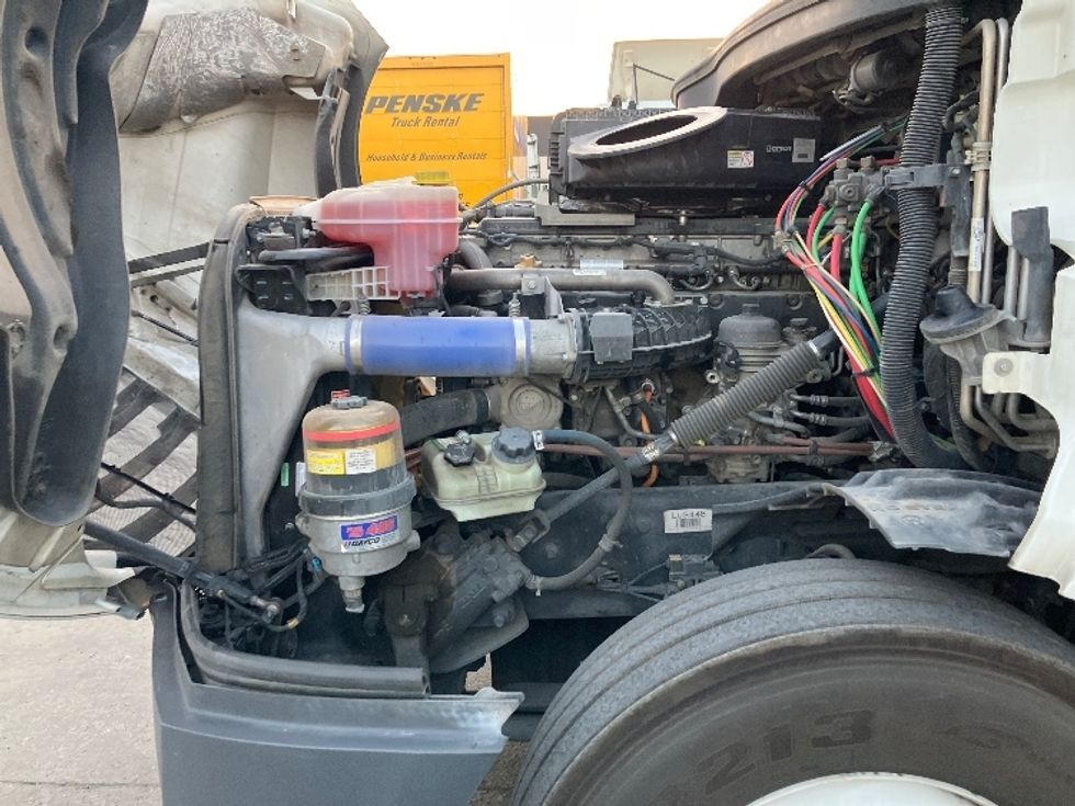 Sleeper Tractor-Heavy Duty Tractors-Freightliner-2020-T12664ST-Fontana-CA-840,005\n\t\tmiles-$ 40,500 - Image 21