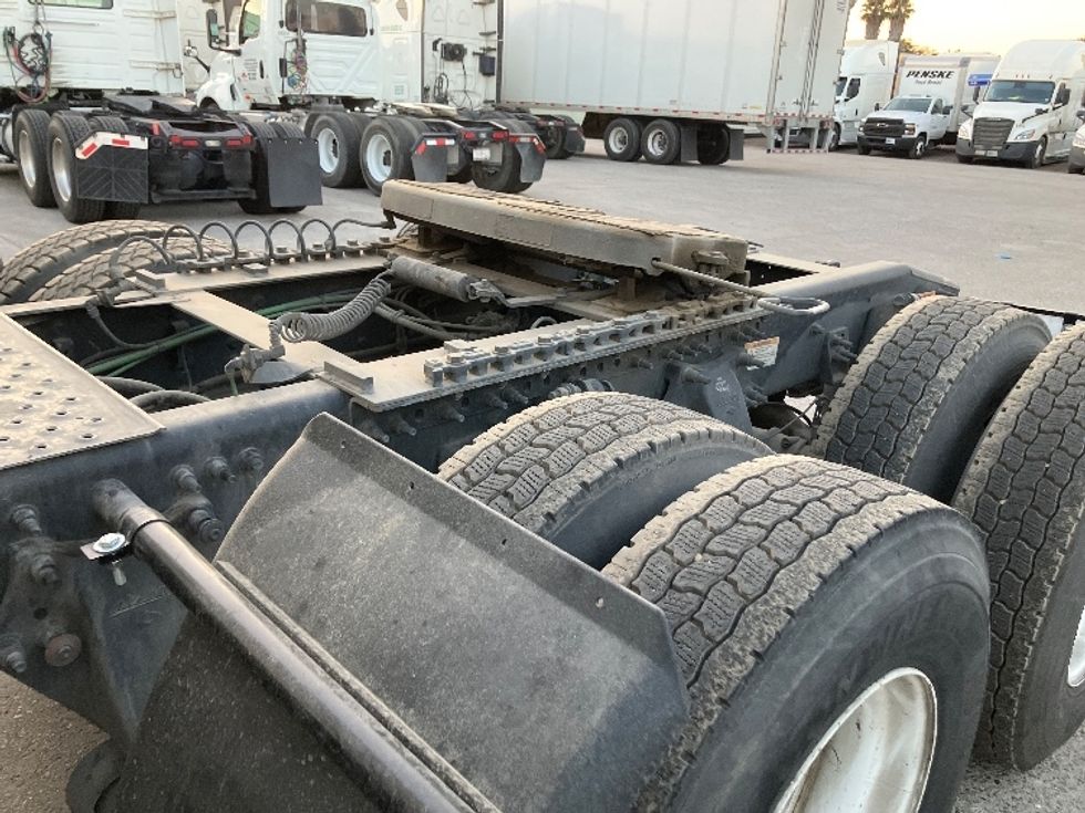 Sleeper Tractor-Heavy Duty Tractors-Freightliner-2020-T12664ST-Fontana-CA-840,005\n\t\tmiles-$ 40,500 - Image 22