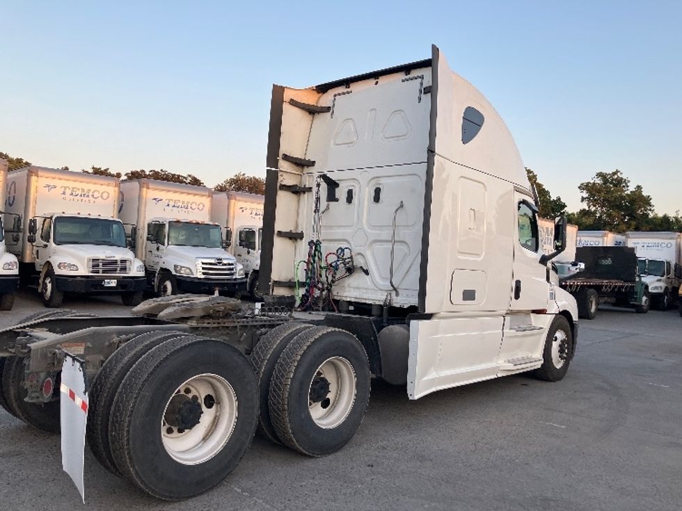 Sleeper Tractor-Heavy Duty Tractors-Freightliner-2020-T12664ST-Fontana-CA-840,005\n\t\tmiles-$ 40,500 - Image 7