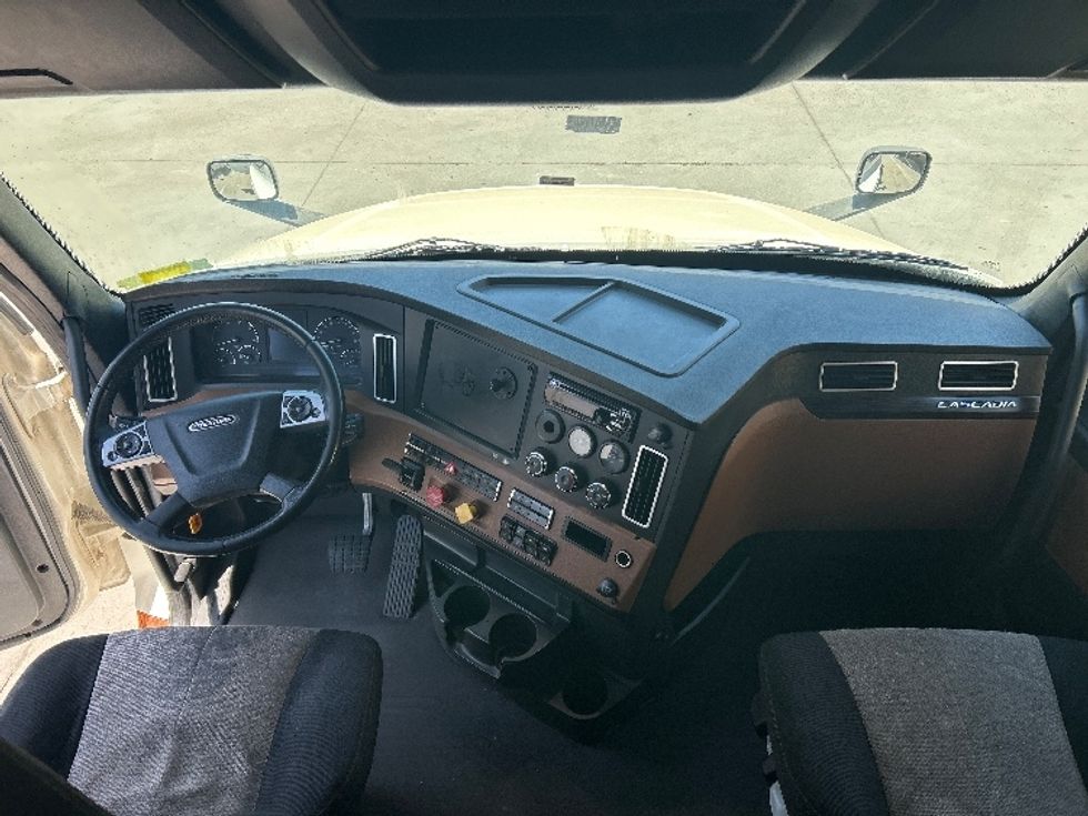 Sleeper Tractor-Heavy Duty Tractors-Freightliner-2020-T12664ST-Fontana-CA-847,300\n\t\tmiles-$ 40,000 - Image 12