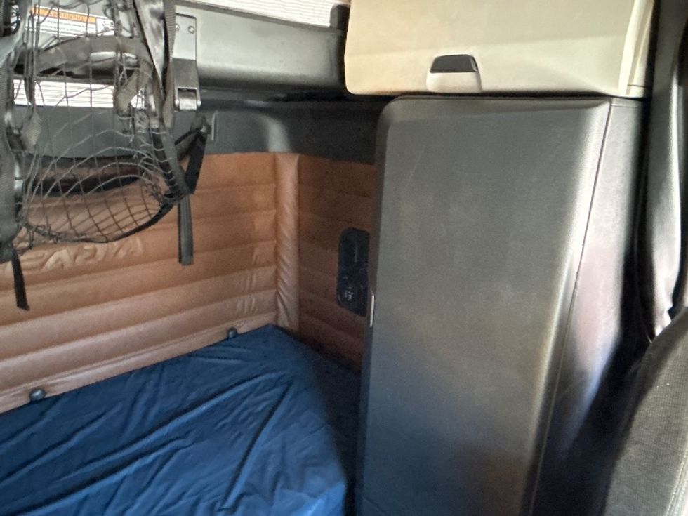 Sleeper Tractor-Heavy Duty Tractors-Freightliner-2020-T12664ST-Fontana-CA-847,300\n\t\tmiles-$ 40,000 - Image 18