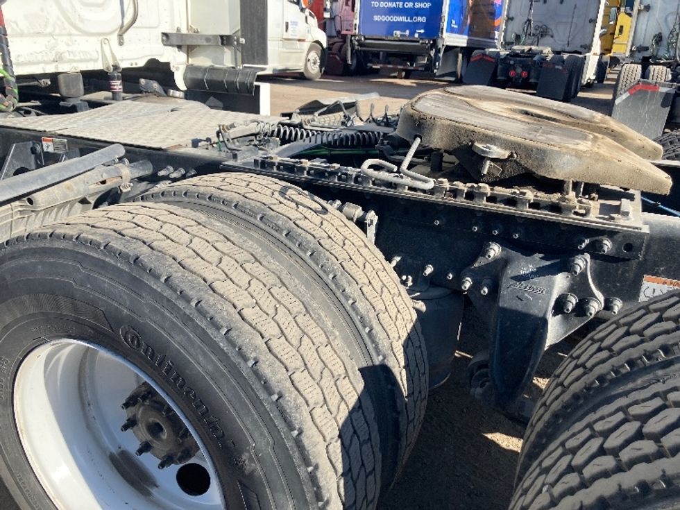 Sleeper Tractor-Heavy Duty Tractors-Freightliner-2020-T12664ST-Fontana-CA-847,300\n\t\tmiles-$ 40,000 - Image 22